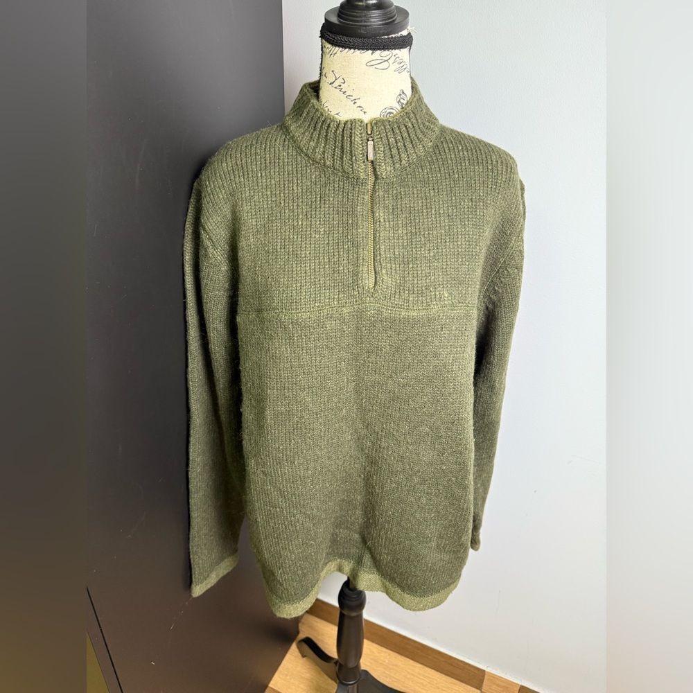 Woolwich olive men wool sweater Size M